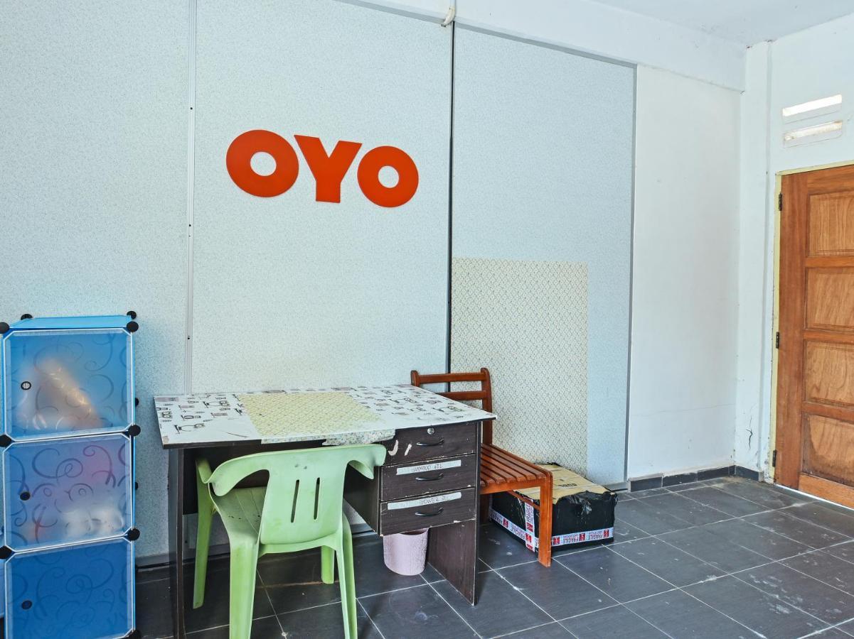 Oyo 90315 Chalet Pantai Rantau Panjang クアラ・ロンピン エクステリア 写真
