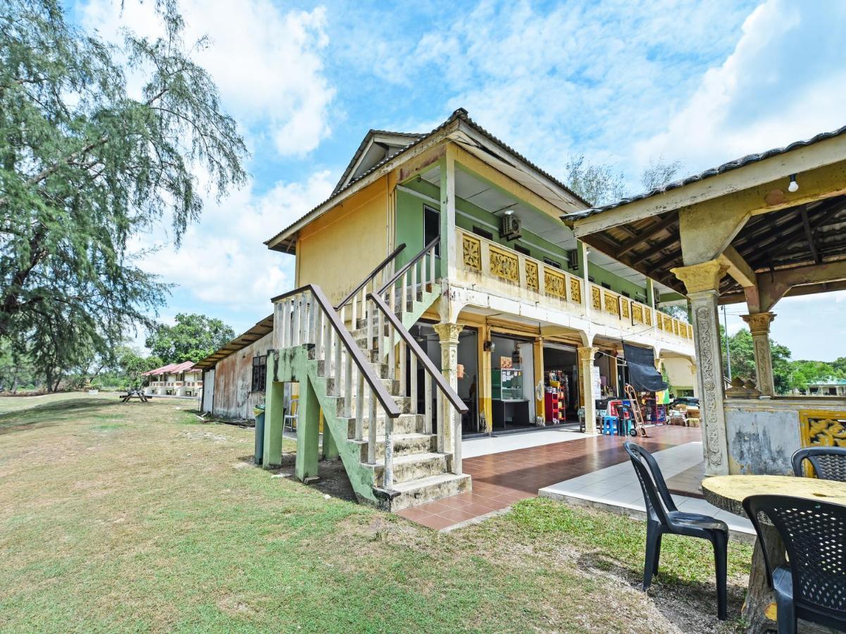 Oyo 90315 Chalet Pantai Rantau Panjang クアラ・ロンピン エクステリア 写真