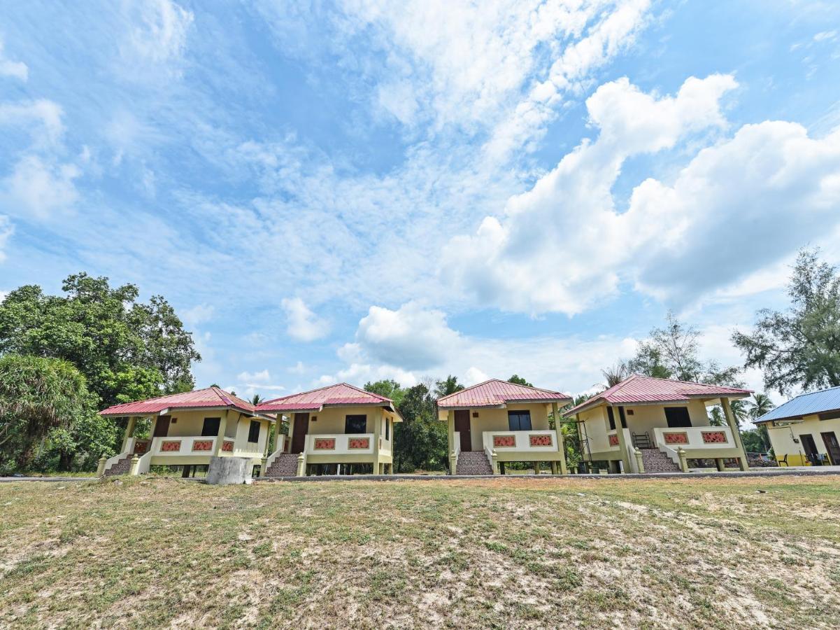 Oyo 90315 Chalet Pantai Rantau Panjang クアラ・ロンピン エクステリア 写真