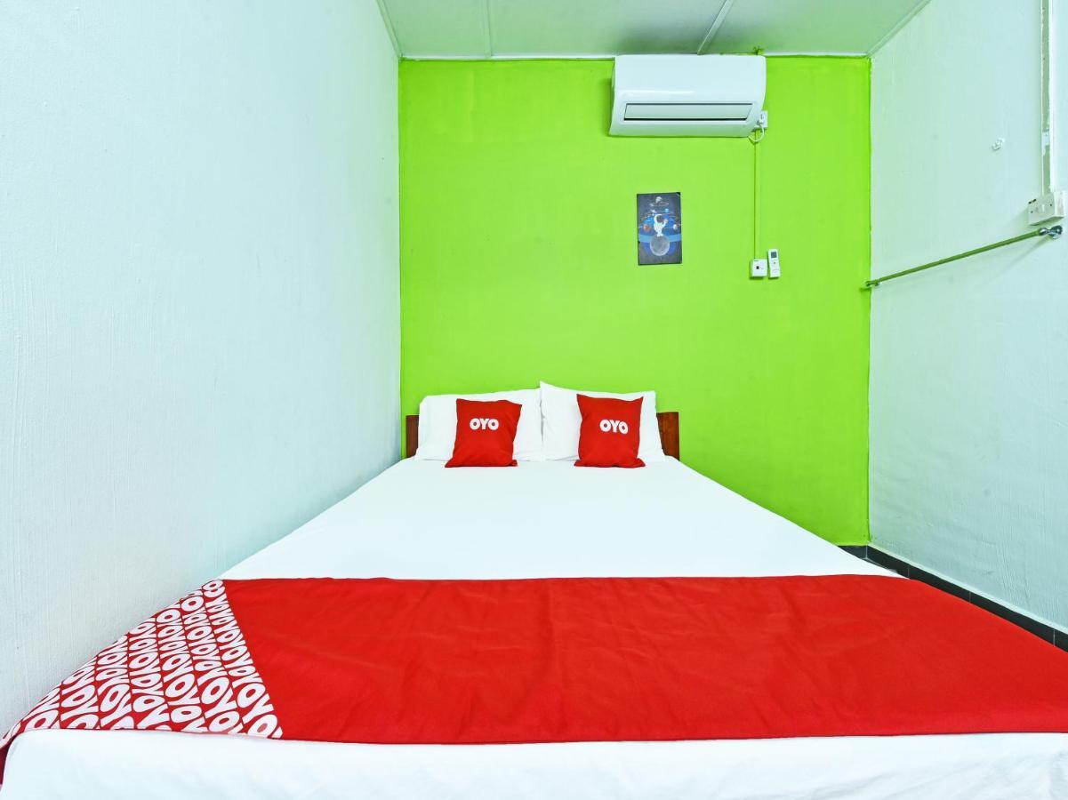 Oyo 90315 Chalet Pantai Rantau Panjang クアラ・ロンピン エクステリア 写真